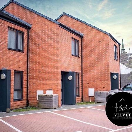 1 Bed House At Velvet Serviced Accommodation Swansea With Free Parking & Wifi - Sa1 Esterno foto