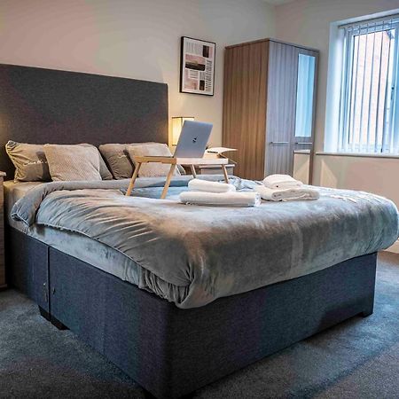 1 Bed House At Velvet Serviced Accommodation Swansea With Free Parking & Wifi - Sa1 Esterno foto