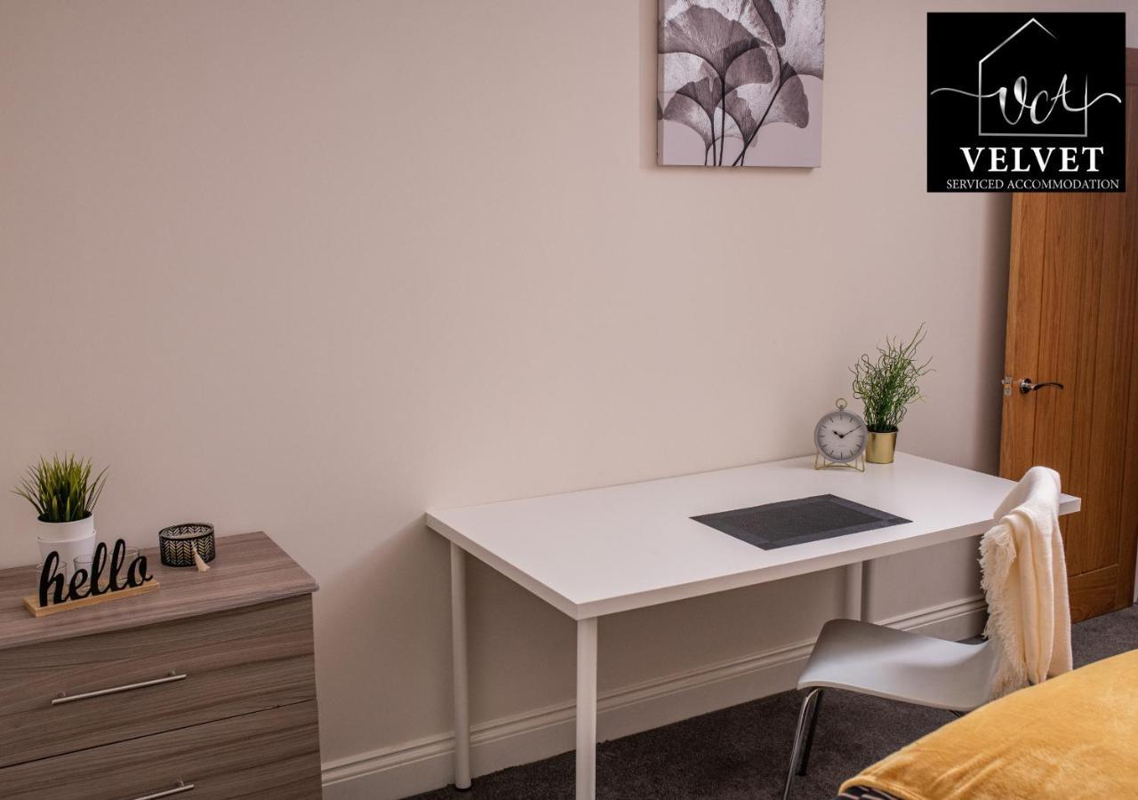 1 Bed House At Velvet Serviced Accommodation Swansea With Free Parking & Wifi - Sa1 Esterno foto