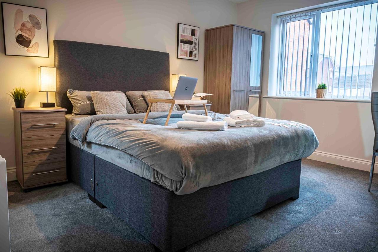 1 Bed House At Velvet Serviced Accommodation Swansea With Free Parking & Wifi - Sa1 Esterno foto